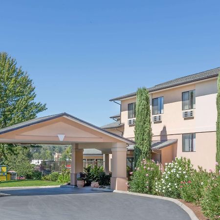 Super 8 By Wyndham Grants Pass Motel Exterior photo